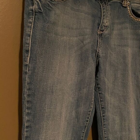 Grace in La Cropped Jeans - Picture 15 of 16